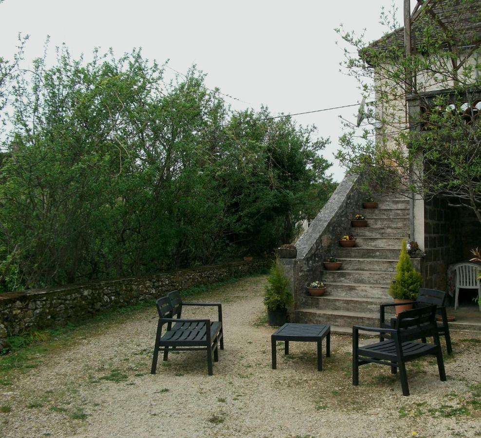 Gite Au Coeur Du Lot, La Maison De Pauline Lentillac du Causse Exterior photo